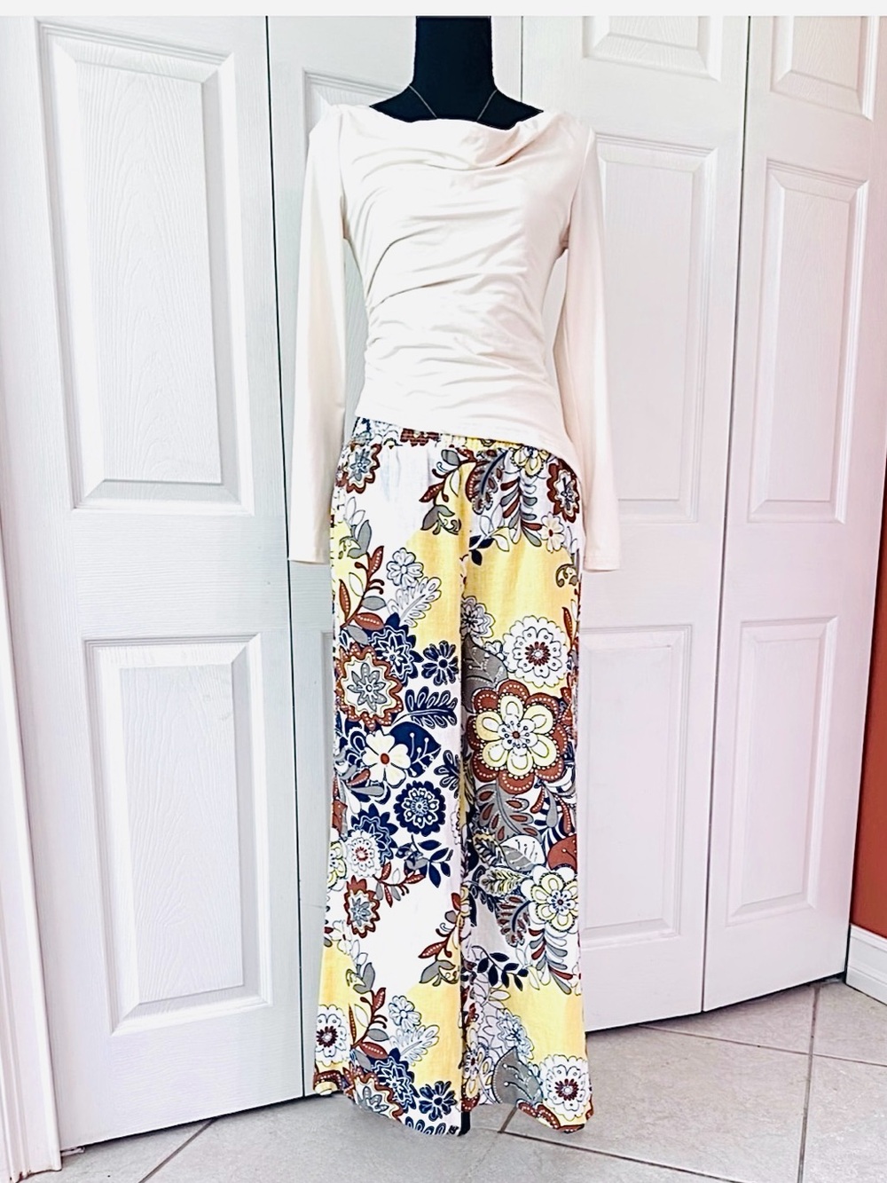 CHARLIES ~ Wide Leg Elastic Waist Pants in Yellow and Blue Floral Print size M